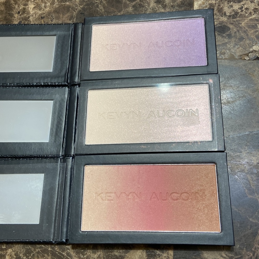 KEVYN AUCOIN: 3 different colors palette, can be bronzer, finish setting, blush.